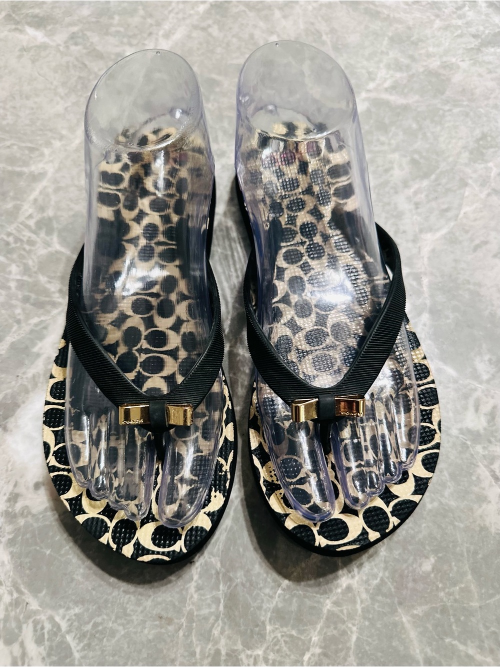 Coach Amel Signature C Black Tan Thong Sandals Bow Flip Flops Woman's Sz 7/8